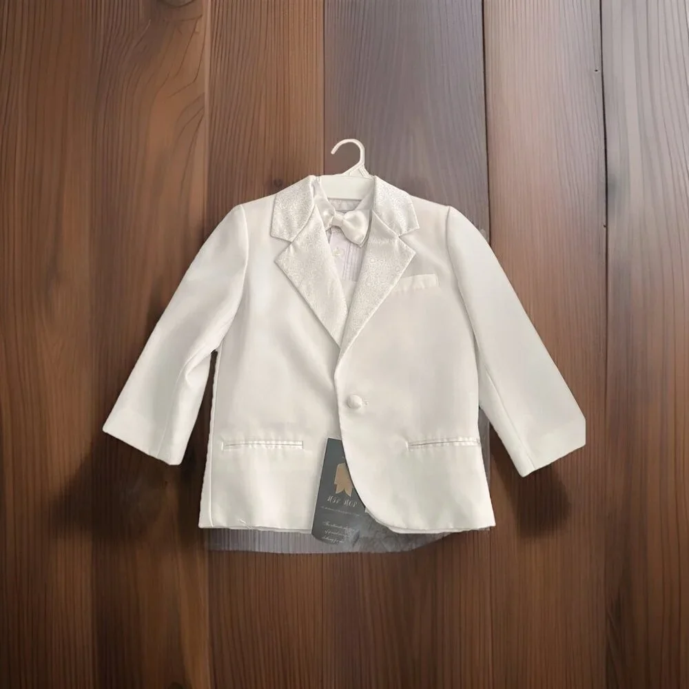 Boys White 4 Piece Suit NWT Size 5 Perfect For A Dance Or Wedding